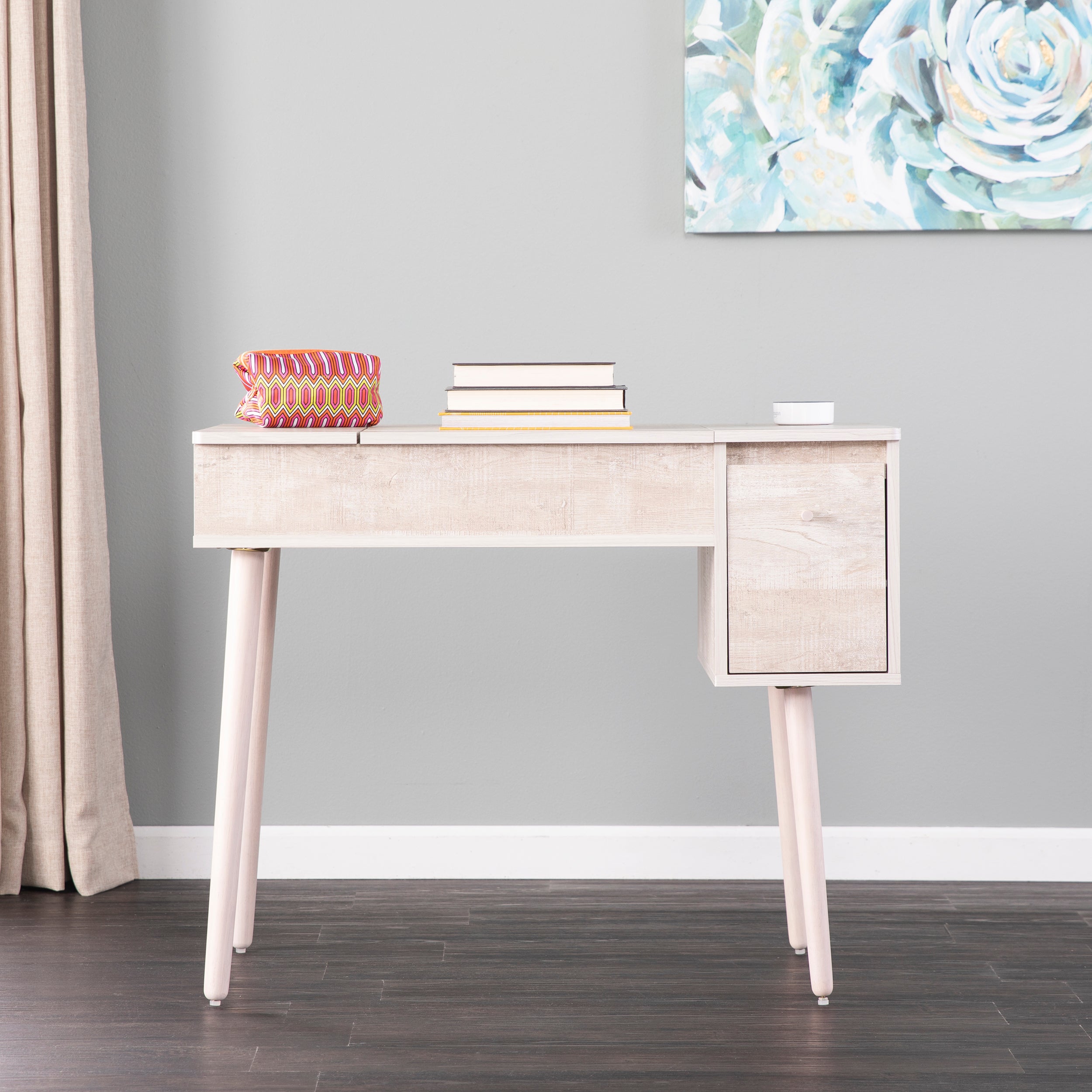 Dressing table w/ interior storage Image 1